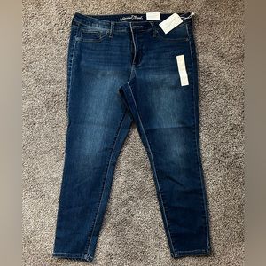 NWT mid rise jeggings.